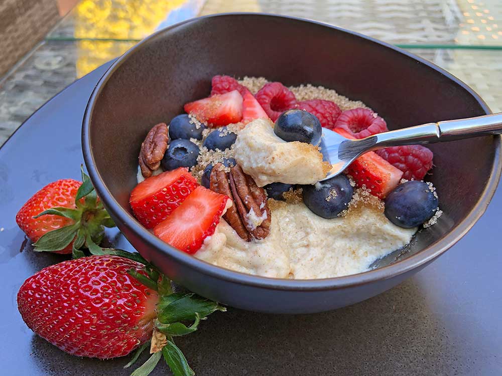 Recipe breakfast bowl walnut-cinnamon with berries lowcarb gluten-free